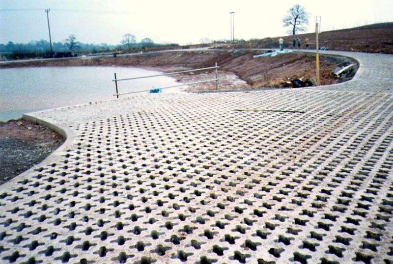 植草磚與植草格 植草磚與植草格